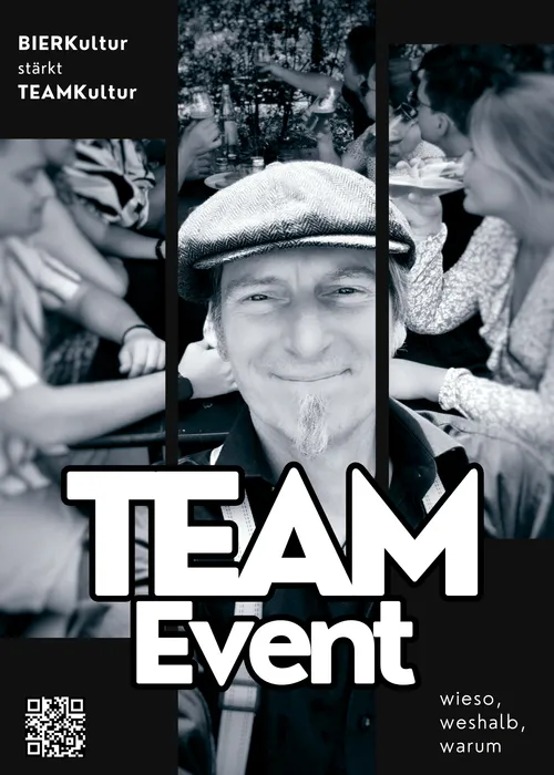 Lächelnder Mann mit Hut bei Team-Event mit Getränken.