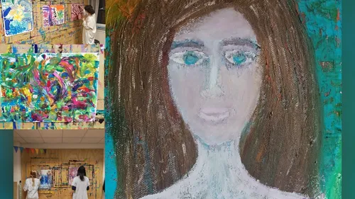 Gemälde und Personen in buntem Kunststudio.