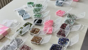 Colorful glitter containers arranged on table.