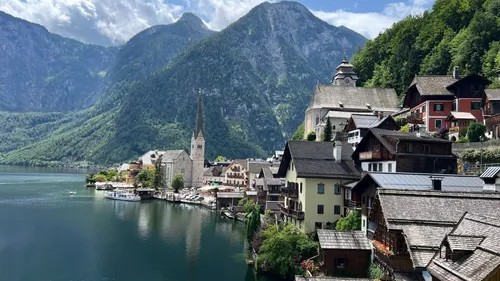 Scenic village by a lake, surrounded by mountains.