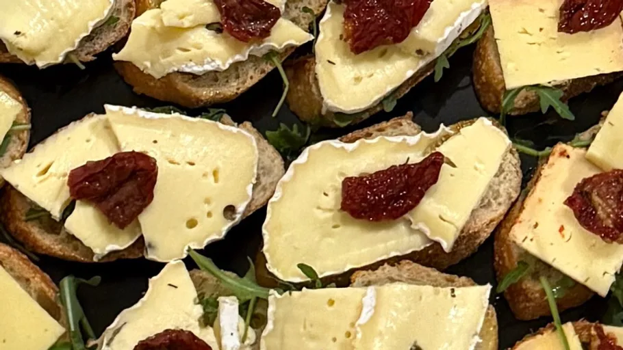 Bread slices with cheese and sun-dried tomatoes.