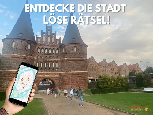 Smartphone mit Lübeck-Karte am Holstentor-Tor.