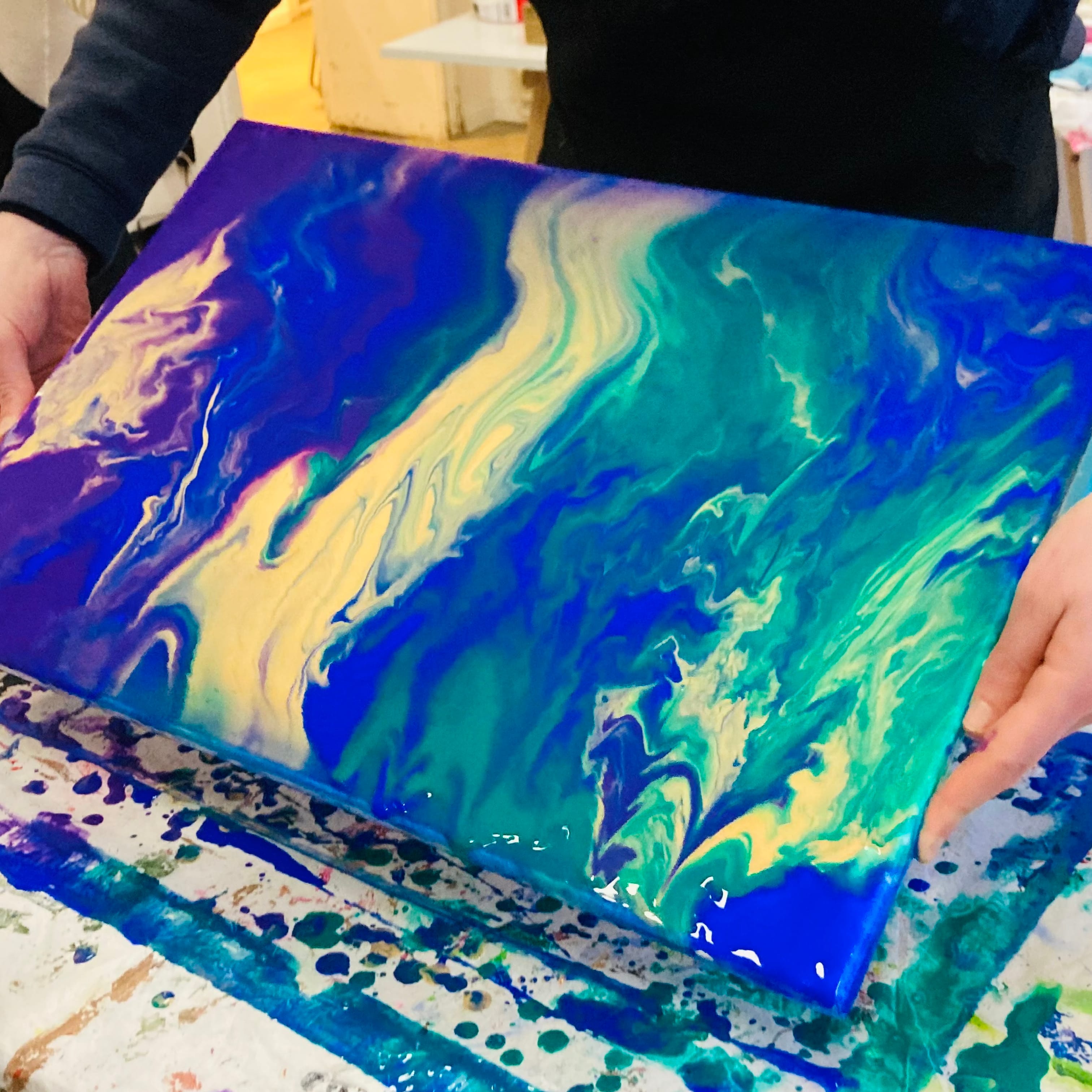 Paint and Drink in Berlin: Kreatives Malerlebnis mit Drinks