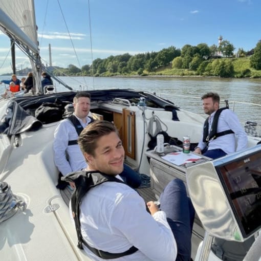 Segeltörn ab Wedel: Auf der Elbe Richtung Nordsee