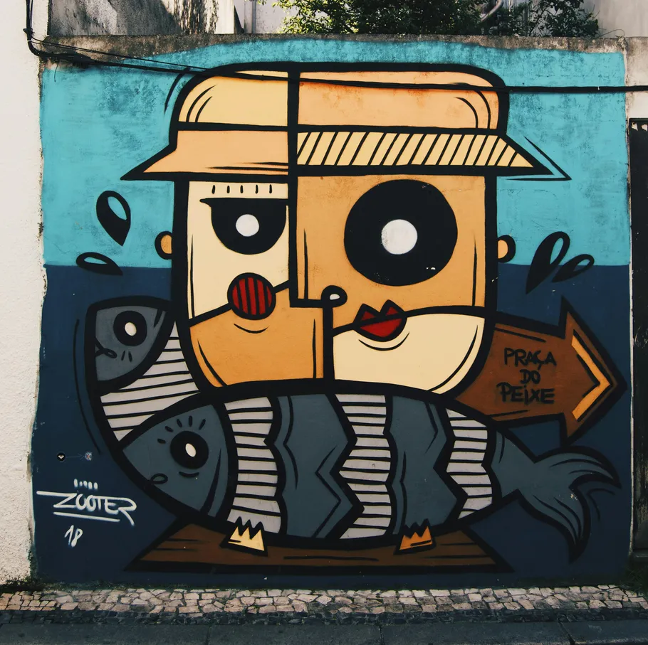 Buntes Wandbild einer abstrakten Person mit Fisch.