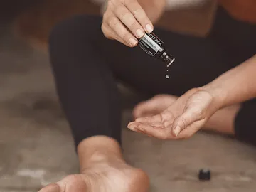 One hand puts oil on the other hand in the room.