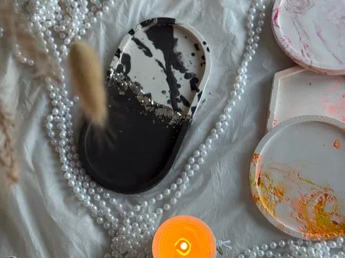 Plaster workshop for decorative bowls & candle holders in Dresden