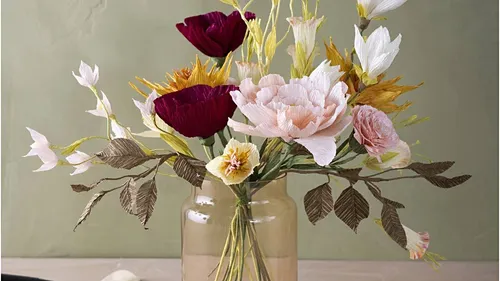 DIY crepe paper flower set: make a bouquet