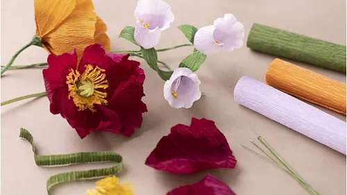 DIY Krepppapier Blumen: Papierblumen basteln