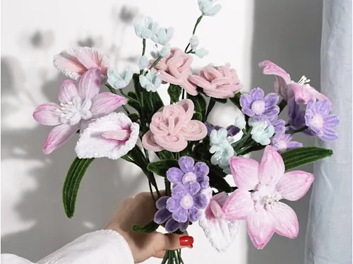 DIY bouquet set: make flowers from pipe cleaners