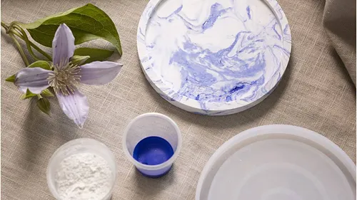 DIY Harzgießen Set: Tablett mit Marmorierung gießen