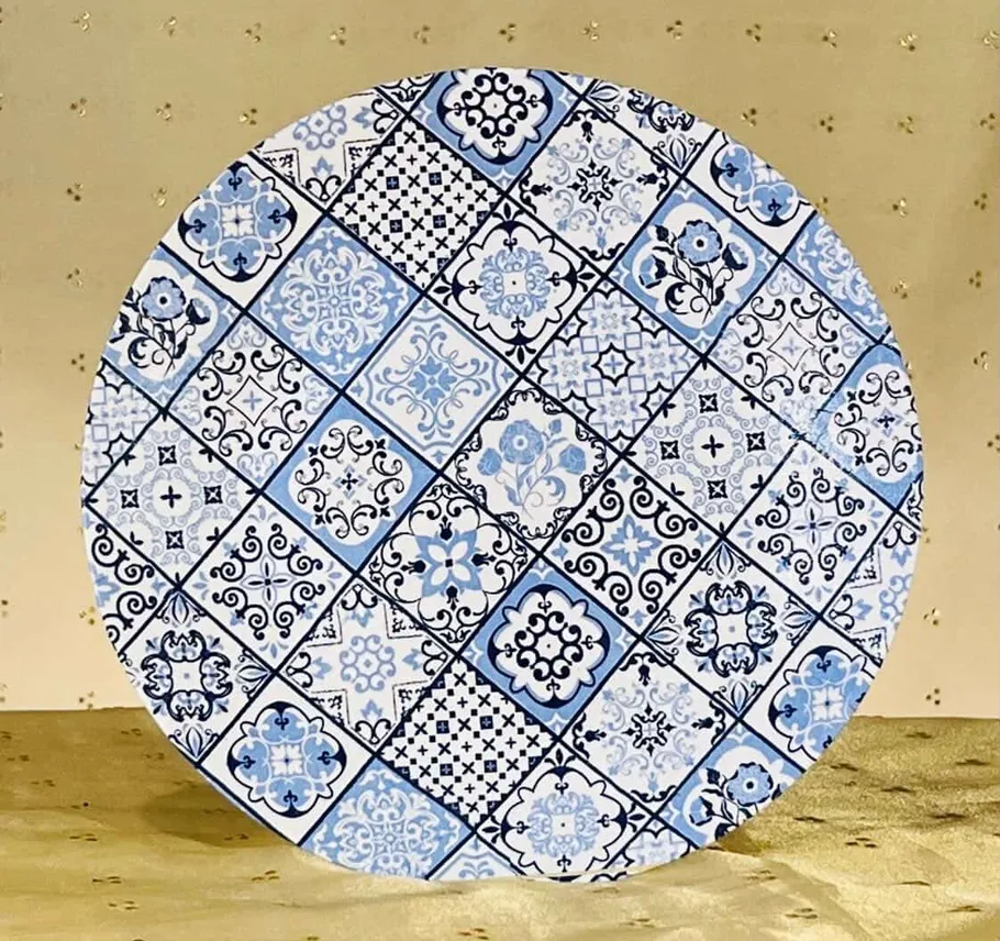 Circular plate, blue patterns, golden background.
