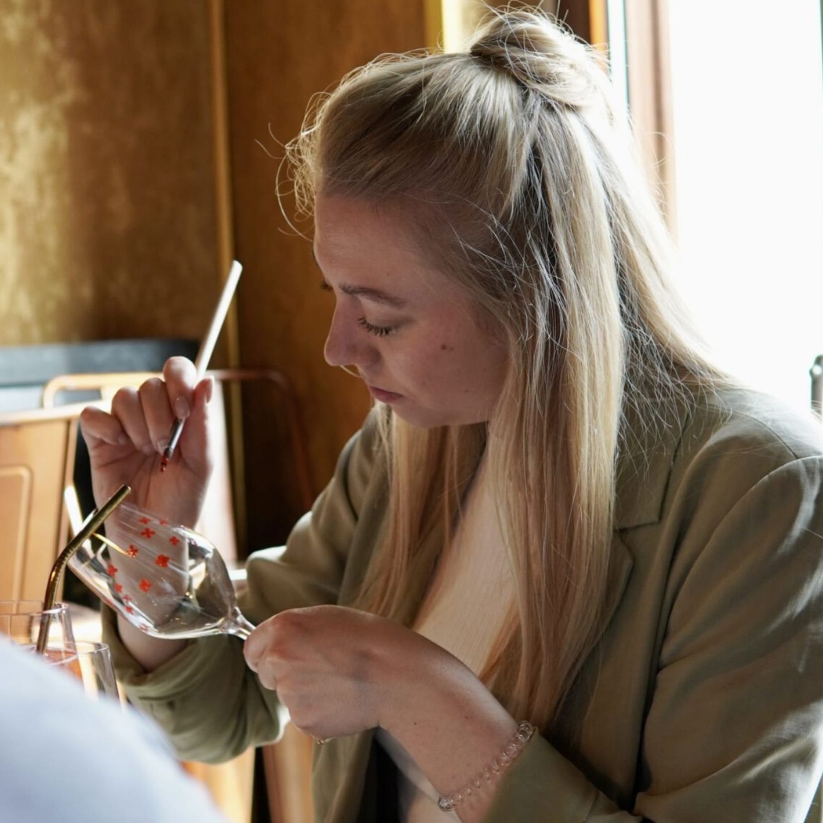 Weingläser bemalen in Köln: Premium Experience im Plomari