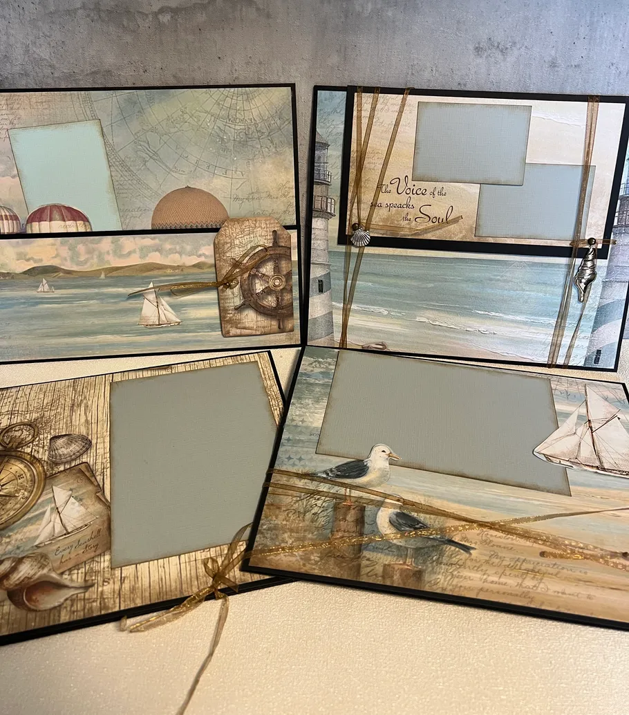 Nautische Scrapbook-Seiten mit Meeresthema.