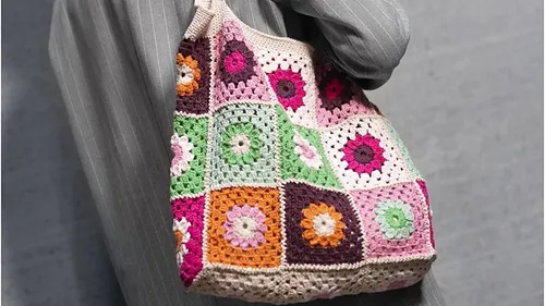 Granny Square Bag with Daisy Motif – Crochet Kit for Home