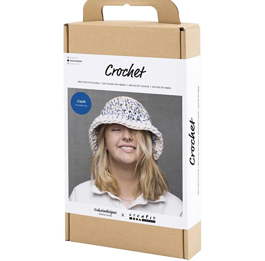 Häkelset-Box mit Foto einer lächelnden Frau.