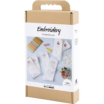 Stickset mit Socken und Garnen angezeigt.