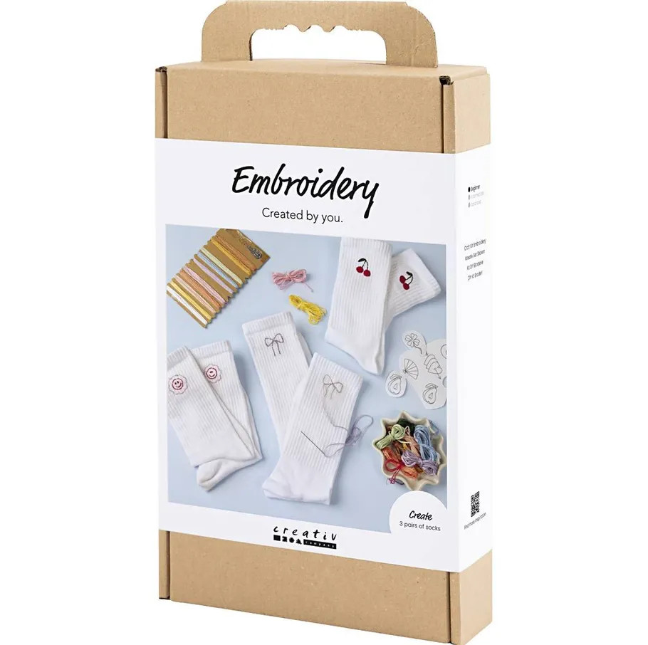 Stickset mit Socken und Garnen angezeigt.