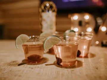 Drinks on a table decorated with lime slices.