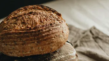 Loaf of bread on a linen cloth.