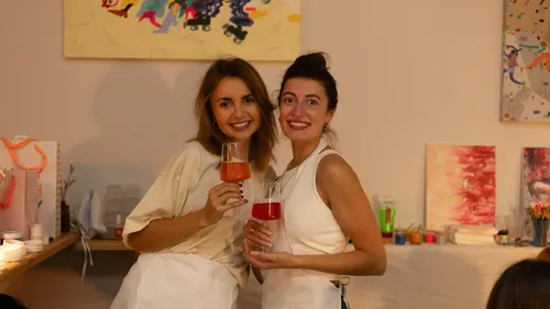 Sip & Paint: Abstract Painting and Wine in Cologne