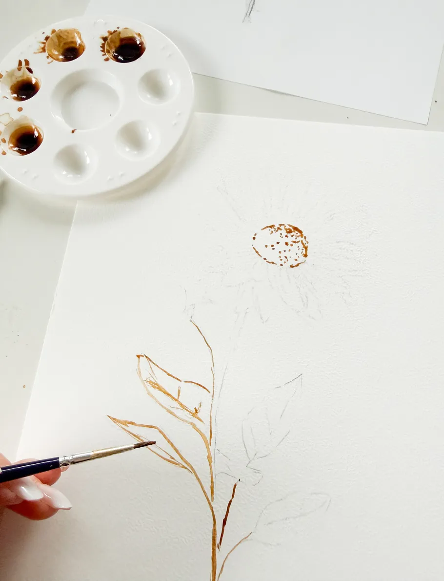 Hand malt Blumenumriss mit Pinsel.