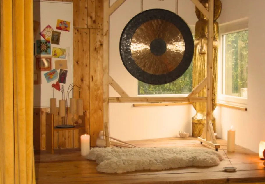 Gong on wooden frame in cozy room.