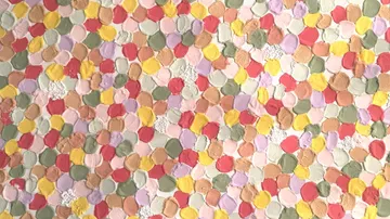 Buntes abstraktes Kunstwerk mit strukturierten Punkten.