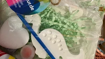 Bastelset mit Herz, Dinosaurier, Schnipseln.