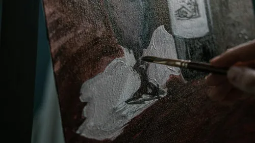 Hand malt auf Leinwand mit Pinsel-Detail.