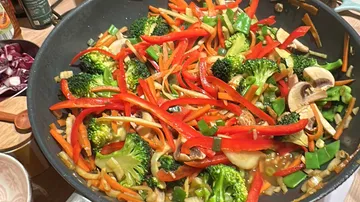 Bunte Gemüse im Wok gebraten.