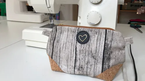 Small pouch with heart, beside sewing machine.