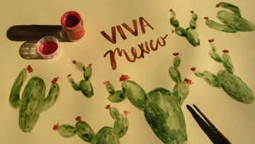 Painted cacti and 'Viva Mexico' lettering.