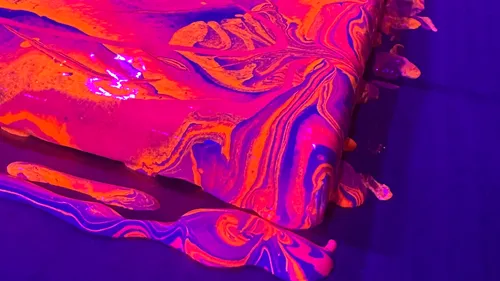 Neon Pouring unter Schwarzlicht in Winsen (Luhe)