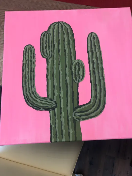 Grüner Kaktus auf rosa Leinwand gemalt.