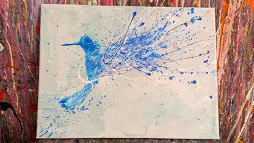 Abstrakte Vogelmalerei in Blau mit Spritzern.