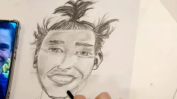 Bleistiftskizze einer Person, Hand zeichnet auf Papier.