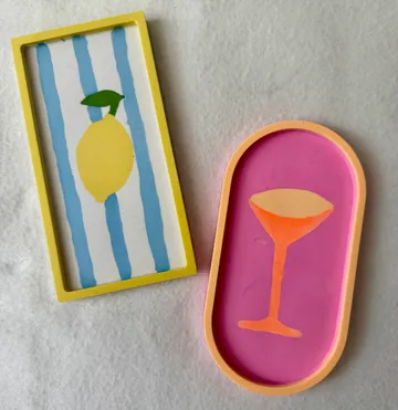 Decorative trays with lemon, cocktail designs
