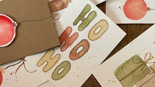 Handgemachte Karten mit Weihnachtsillustrationen.
