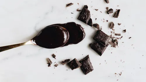 Chocolate spoon with dark chocolate pieces.