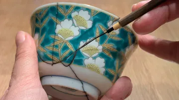 Schüssel mit Kintsugi-Technik repariert.