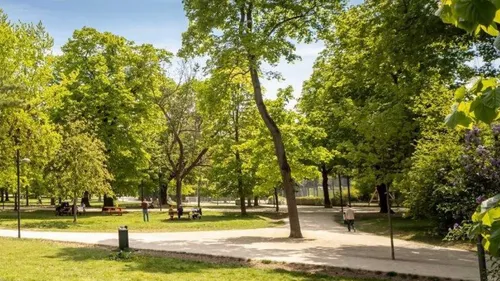 Achtsame Naturzeit im Auer-Welsbach-Park in Wien