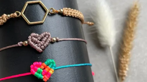 Makramee-Armbänder knüpfen in Frankfurt
