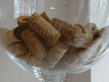 Wine gum corks lie in a transparent glass vase.