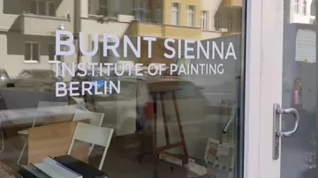 Glastür mit Spiegelung, Malatelier.