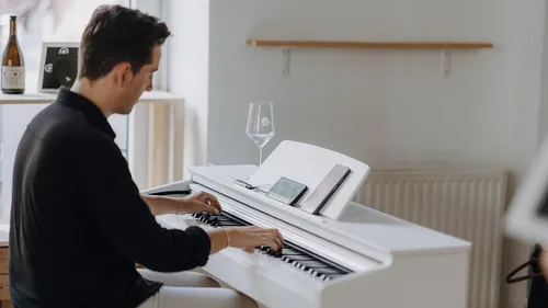 Wine, Paint & Piano in Hamburg (mit Live-Piano!)