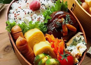 Bento box with rice, vegetables, and meat.
