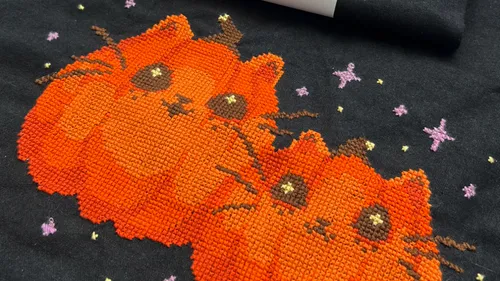 Jutebeutel besticken – DIY Kreuzstich-Set Katzen-Kürbis"