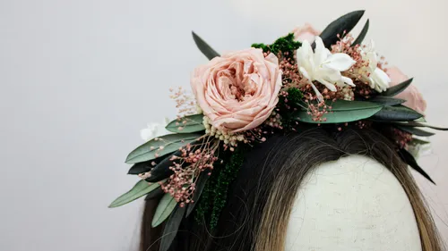Haarkranz mit frischen Blumen binden in Mainz