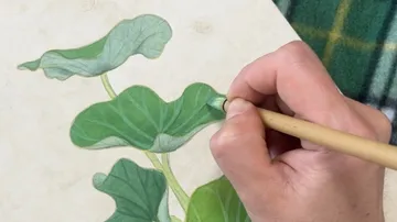 Hand malt grüne Blätter auf Papier.